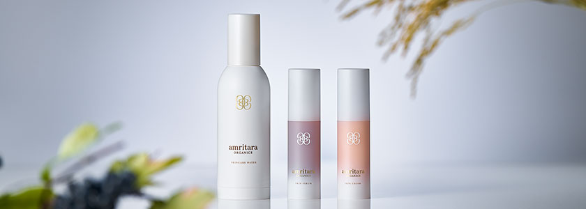 乾燥くすみケア用の化粧水と美容液と保湿クリームが並んでいる画像