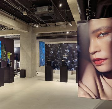 自分という「宇宙」を、一滴の妥協もない色彩で彩る。<br>—— 新メイクアップライン「amritara youniverse」発表会レポート